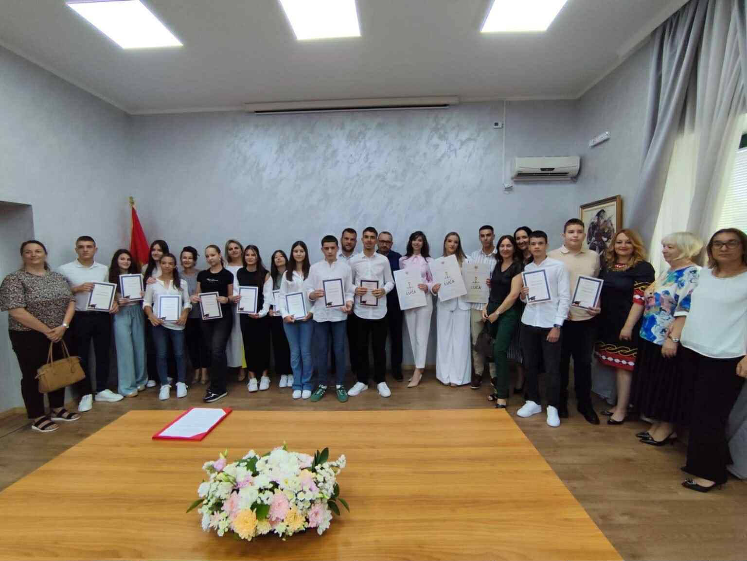 Asanović nagradio najbolje učenike iz Zete