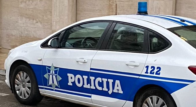 Zećanin bježao policiji seoskim ulicama, kroz prozor izbacio kutiju sa 11 kesica heroina