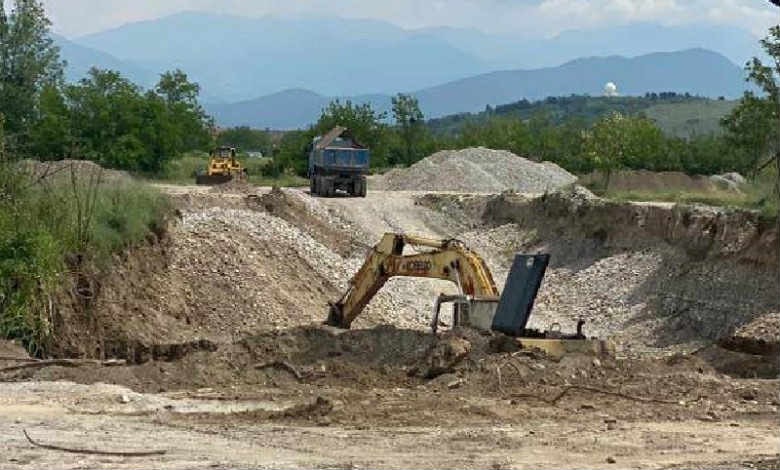 Policija spriječila eksploataciju šljunka u Zeti, uhapšene četiri osobe