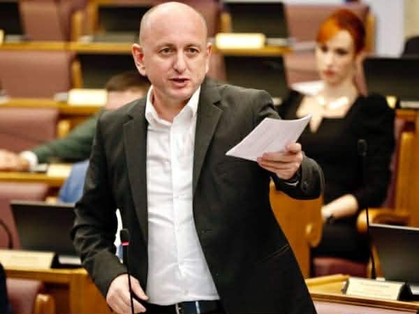 Knežević Šćepanoviću: Ljepše je biti pipun nego bukva