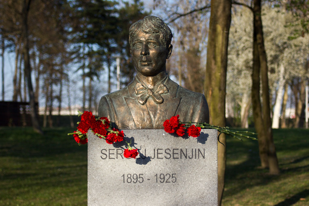 Zeta podiže spomenik Jesenjinu